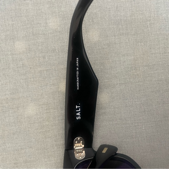 SALT Tavita Polarized Sunglasses - Picture 3 of 4